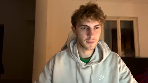 Snapshot of melodicass chatting on 12/01/24, 10:32 Melodicass online show from 12/01/24, 10:32