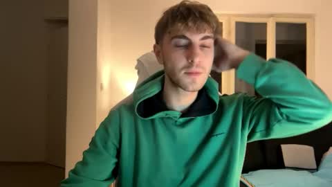 Snapshot of melodicass chatting on 01/05/25, 12:20 Melodicass online show from 01/05/25, 12:20