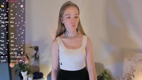 Snapshot of melodievejar chatting on 12/19/25, 05:14 melodievejar online show from 12/19/25, 05:14