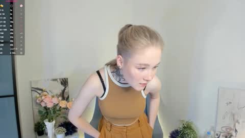 Snapshot of melodievejar chatting on 01/10/26, 04:25 melodievejar online show from 01/10/26, 04:25