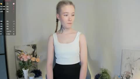 Snapshot of melodievejar chatting on 01/12/26, 05:23 melodievejar online show from 01/12/26, 05:23