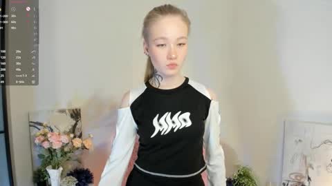 Snapshot of melodievejar chatting on 01/18/26, 04:05 melodievejar online show from 01/18/26, 04:05