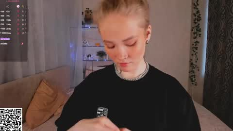 Snapshot of melodievejar chatting on 06/05/26, 04:41 melodievejar online show from 06/05/26, 04:41