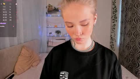 Snapshot of melodievejar chatting on 06/05/26, 06:52 melodievejar online show from 06/05/26, 06:52