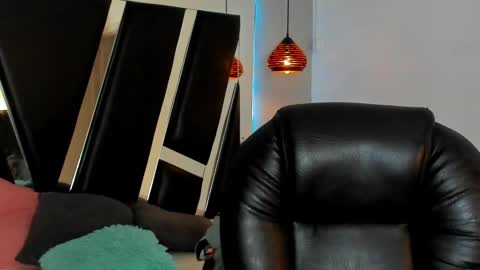 Snapshot of melody_suarez chatting on 12/03/24, 07:11 MELODY online show from 12/03/24, 07:11