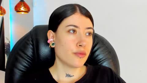 Snapshot of melody_suarez chatting on 12/06/24, 07:45 MELODY online show from 12/06/24, 07:45