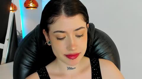 Snapshot of melody_suarez chatting on 12/20/24, 08:23 MELODY online show from 12/20/24, 08:23