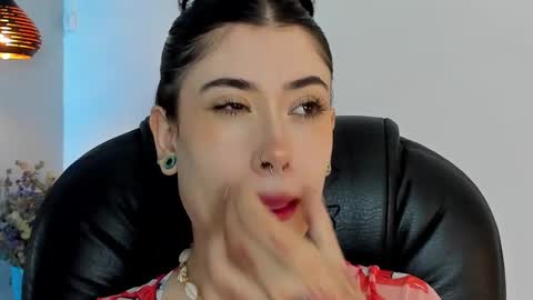 Snapshot of melody_suarez chatting on 12/28/24, 07:43 MELODY online show from 12/28/24, 07:43