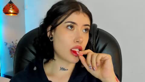 Snapshot of melody_suarez chatting on 01/03/25, 10:40 MELODY online show from 01/03/25, 10:40