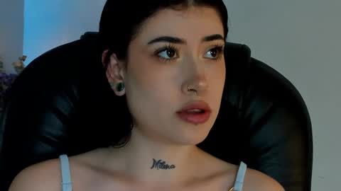 Snapshot of melody_suarez chatting on 01/05/25, 08:10 MELODY online show from 01/05/25, 08:10