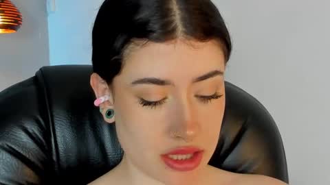 Snapshot of melody_suarez chatting on 01/11/25, 02:41 MELODY online show from 01/11/25, 02:41