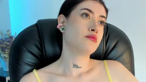 Snapshot of melody_suarez chatting on 01/23/25, 08:13 MELODY online show from 01/23/25, 08:13