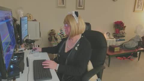 Melody online show from 12/19/25, 05:09