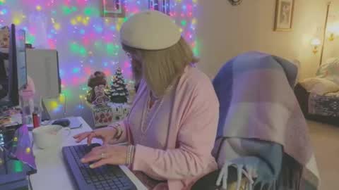 Melody online show from 12/22/25, 01:52