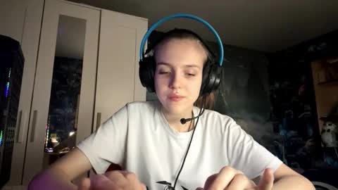 Hi Im Aria 18 years old online show from 10/24/25, 12:23