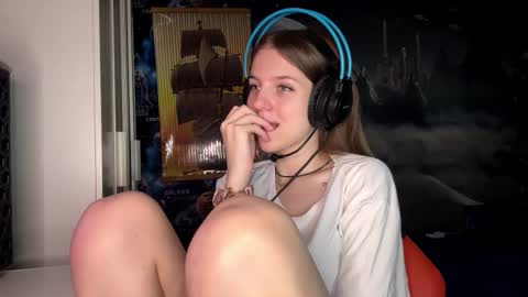 Hi Im Aria 18 years old online show from 11/14/25, 12:26