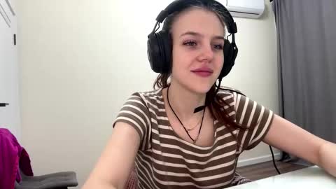 Hi Im Aria 18 years old online show from 01/16/26, 03:16