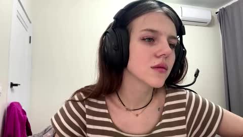 Hi Im Aria 18 years old online show from 01/18/26, 06:55