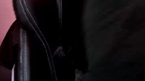 Snapshot of men10_12_1983 chatting on 01/03/25, 08:43 men10_12_1983 online show from 01/03/25, 08:43