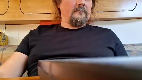 Snapshot of men10_12_1983 chatting on 10/04/25, 12:14 men10_12_1983 online show from 10/04/25, 12:14