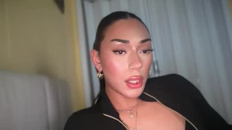 menloveava1 online show from 04/12/26, 10:04