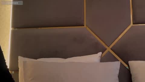 menndi online show from 04/23/26, 08:35