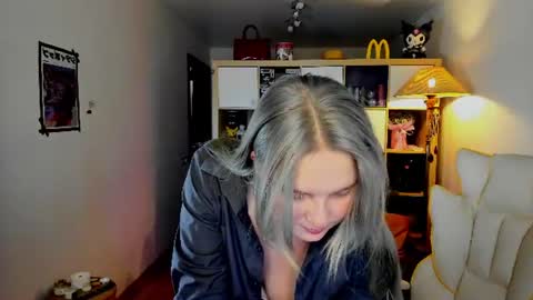 Snapshot of meow_k1tty chatting on 07/10/26, 05:01 Flora Next stream November 17th at 6 GMT online show from 07/10/26, 05:01