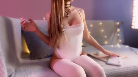 meowalice1 online show from 12/03/25, 04:42