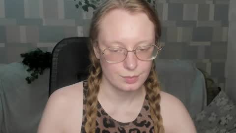 Snapshot of meowcr chatting on 05/10/26, 04:56 meowcr online show from 05/10/26, 04:56