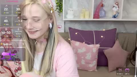 Snapshot of meowkakitty chatting on 09/24/25, 01:42 MeowkaKitty online show from 09/24/25, 01:42