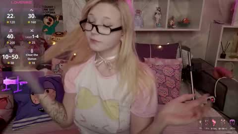 Snapshot of meowkakitty chatting on 02/16/26, 02:40 MeowkaKitty online show from 02/16/26, 02:40