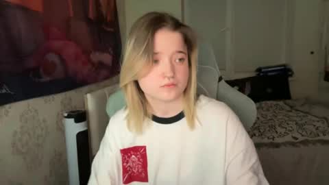 meowme online show from 01/01/25, 01:47