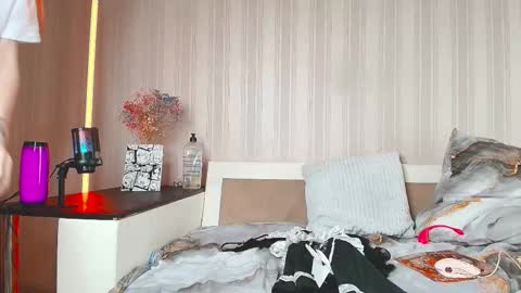 Snapshot of meowroslava chatting on 10/16/25, 10:27 meowroslava online show from 10/16/25, 10:27