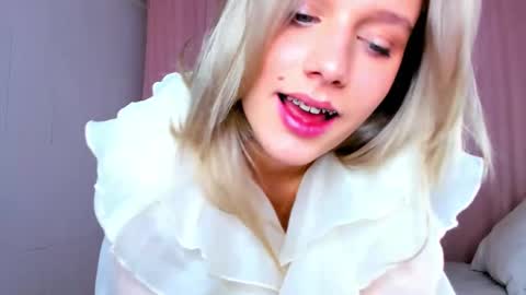 Snapshot of meowthlilu chatting on 10/22/25, 02:23 Lilu online show from 10/22/25, 02:23