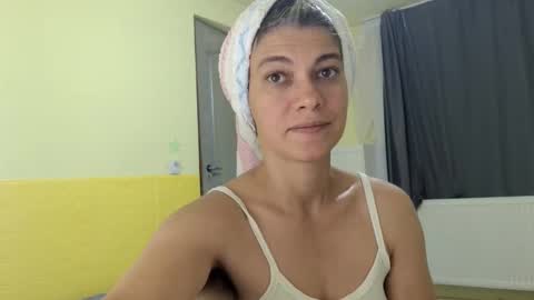 Snapshot of merciylove chatting on 09/24/25, 02:20 Miss Helena online show from 09/24/25, 02:20