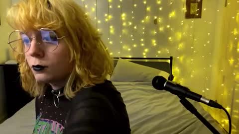 Snapshot of mercy_dreams chatting on 02/23/26, 01:36 Mercy online show from 02/23/26, 01:36