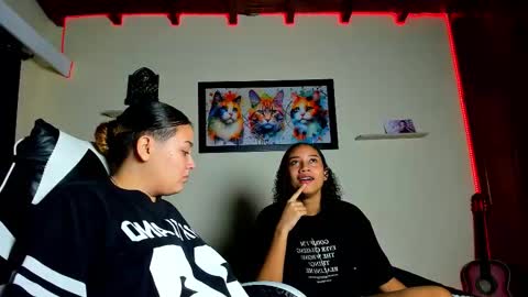 Snapshot of meredit_cristi23 chatting on 01/19/26, 04:38 CRISTI AND MEREDIT online show from 01/19/26, 04:38