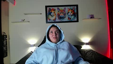 Snapshot of meredit_cristi23 chatting on 02/26/26, 06:01 CRISTI AND MEREDIT online show from 02/26/26, 06:01