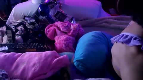 Snapshot of merelyalover chatting on 01/22/25, 10:29 gurlnips online show from 01/22/25, 10:29