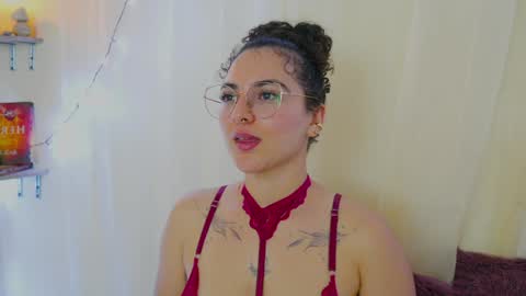 Snapshot of merida_bell18 chatting on 12/19/24, 02:12 Merida Bell online show from 12/19/24, 02:12