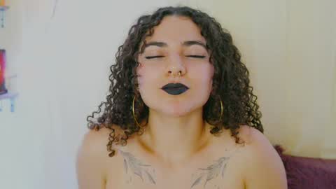 Snapshot of merida_bell18 chatting on 12/20/24, 03:25 Merida Bell online show from 12/20/24, 03:25