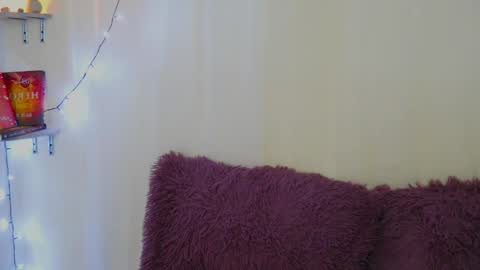 Snapshot of merida_bell18 chatting on 01/03/25, 12:11 Merida Bell online show from 01/03/25, 12:11