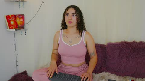 Snapshot of merida_bell18 chatting on 01/03/25, 11:44 Merida Bell online show from 01/03/25, 11:44