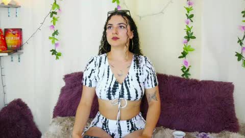 Snapshot of merida_bell18 chatting on 02/28/25, 11:45 Merida Bell online show from 02/28/25, 11:45