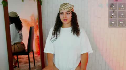 Snapshot of merida_bell18 chatting on 10/04/25, 12:19 Merida Bell online show from 10/04/25, 12:19