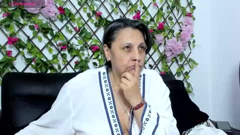 Snapshot of merlyna_goldens chatting on 10/20/25, 11:38 My next birthday is December 11th. online show from 10/20/25, 11:38