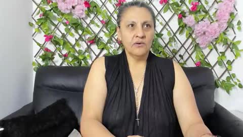 Snapshot of merlyna_goldens chatting on 11/30/25, 12:14 My next birthday is December 11th. online show from 11/30/25, 12:14