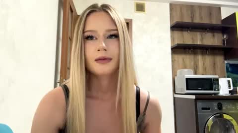 Snapshot of merrileesmoldt chatting on 07/02/26, 01:28 Stefani online show from 07/02/26, 01:28