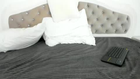 Mary online show from 09/12/25, 06:02