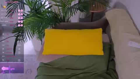 Stella online show from 10/10/25, 12:15